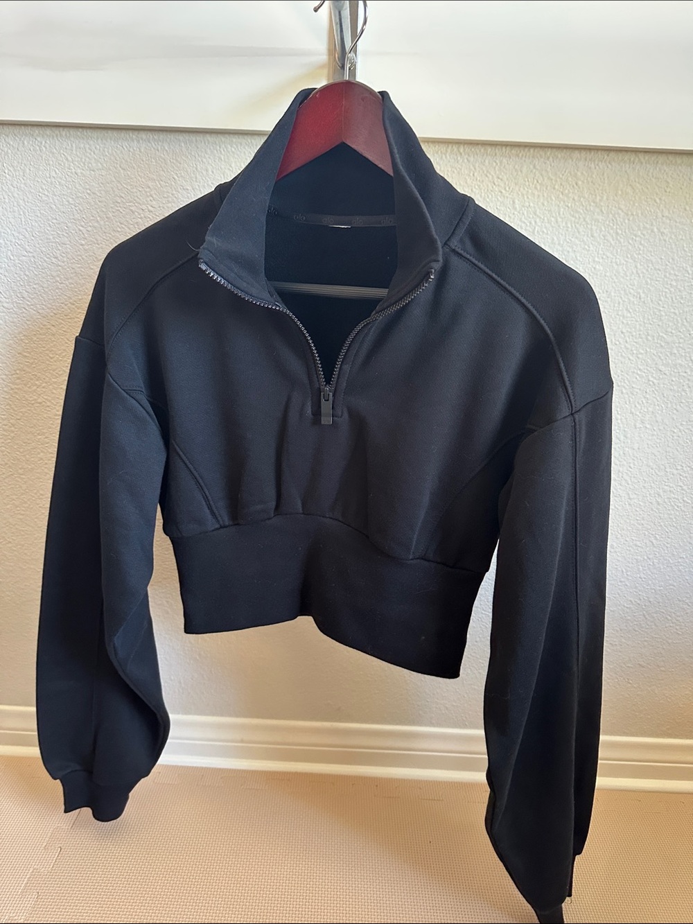 ALO Yoga Black Cropped Funnel-Neck Sweatshirt